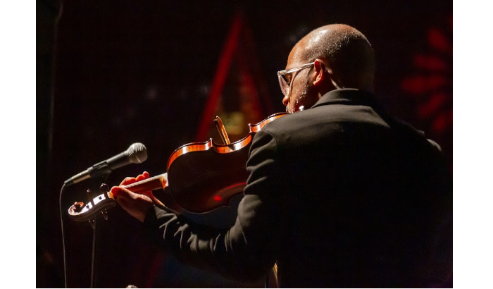 Violinist Daniel Bernard Roumain (DBR) at the 2022 Arts at the Armory Gala. Photo by Jesse Buckley. Copyright 2022 Jesse Buckley.