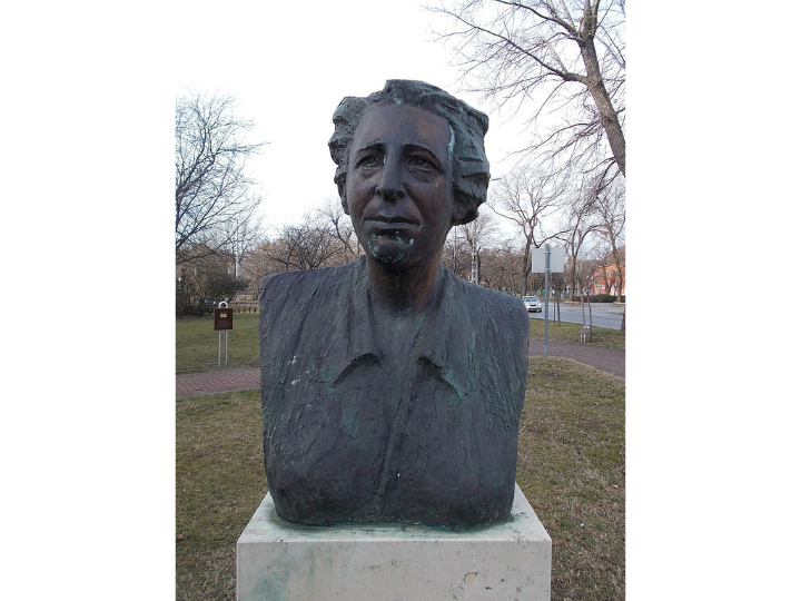 Bust of Hannah Arendt by Attila Diénes, Budapest 2016. Photo by Globetrotter19 via Wikimedia Commons. This reproduction is permitted under article 68 of the Hungarian copyright law (1999/LXXVI).